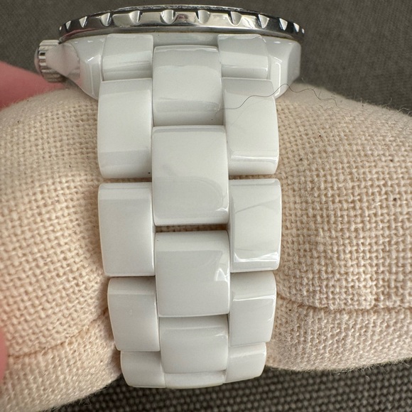 Chanel J12 ceramic and diamond watch - Picture 5 of 14